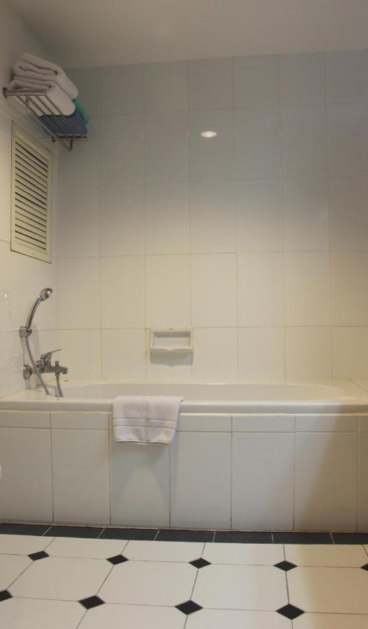 Lotus House Hotel Jomtien Beach Exterior photo